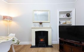 Cosy Near Centre Edinburgh Apartment